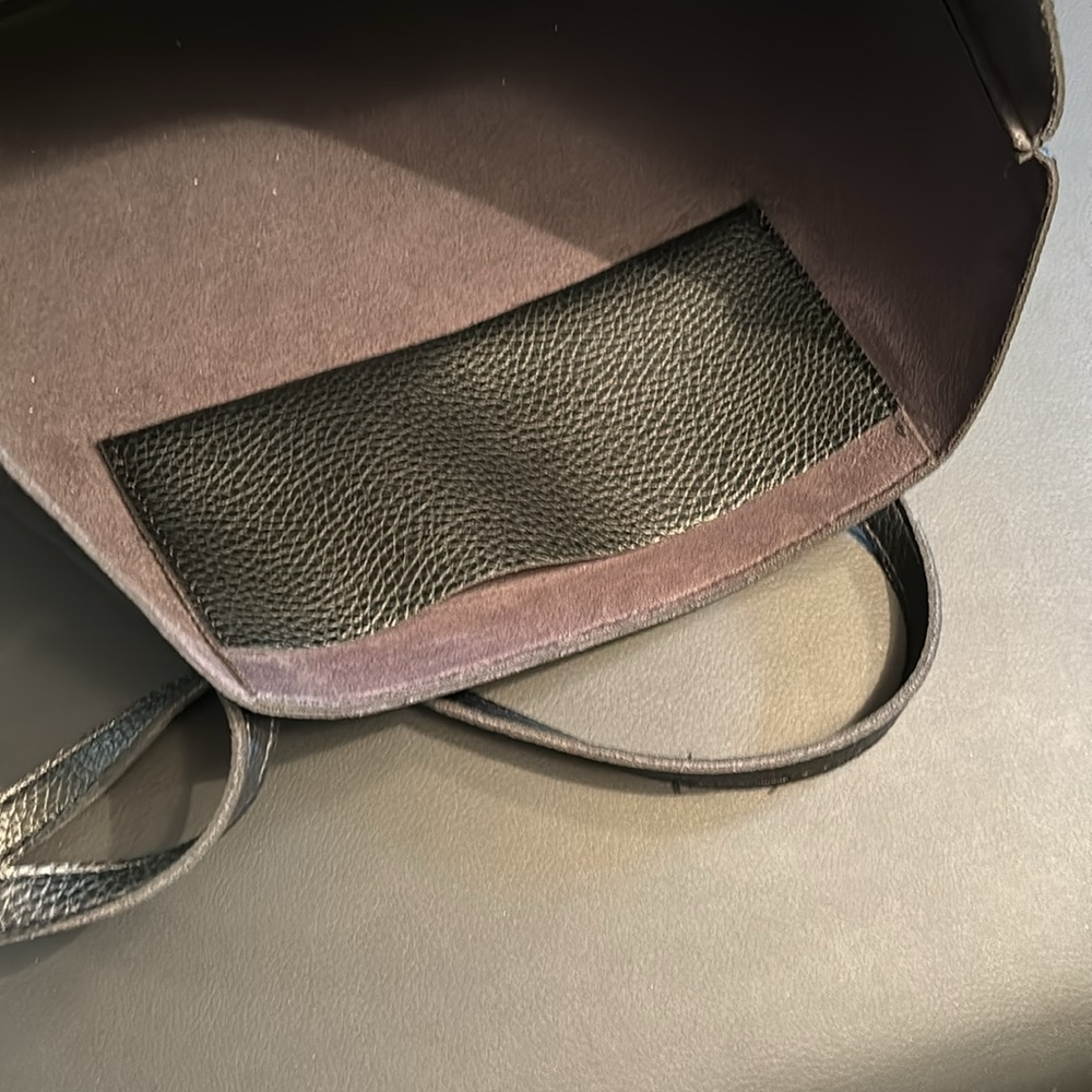 Vince Camuto shoulder bag. - Picture 2 of 6